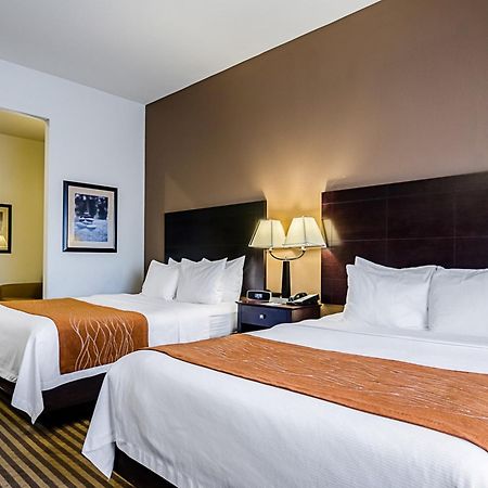 Comfort Inn & Suites Lawrence - University Area Bagian luar foto