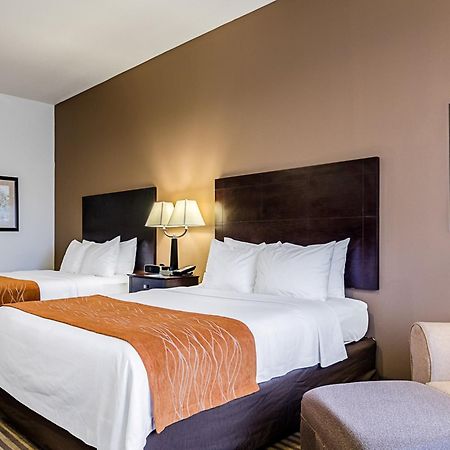 Comfort Inn & Suites Lawrence - University Area Bagian luar foto
