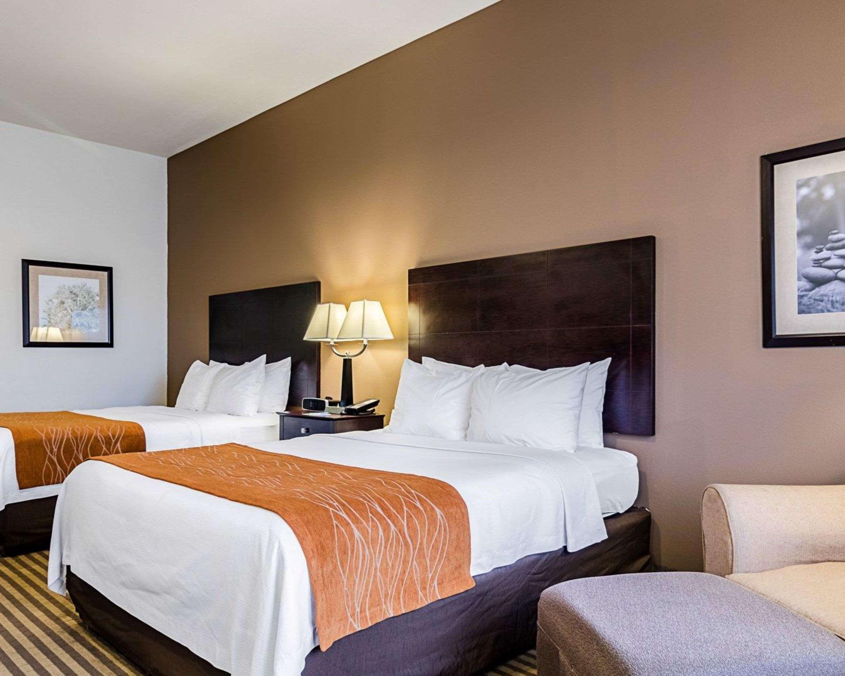 Comfort Inn & Suites Lawrence - University Area Bagian luar foto
