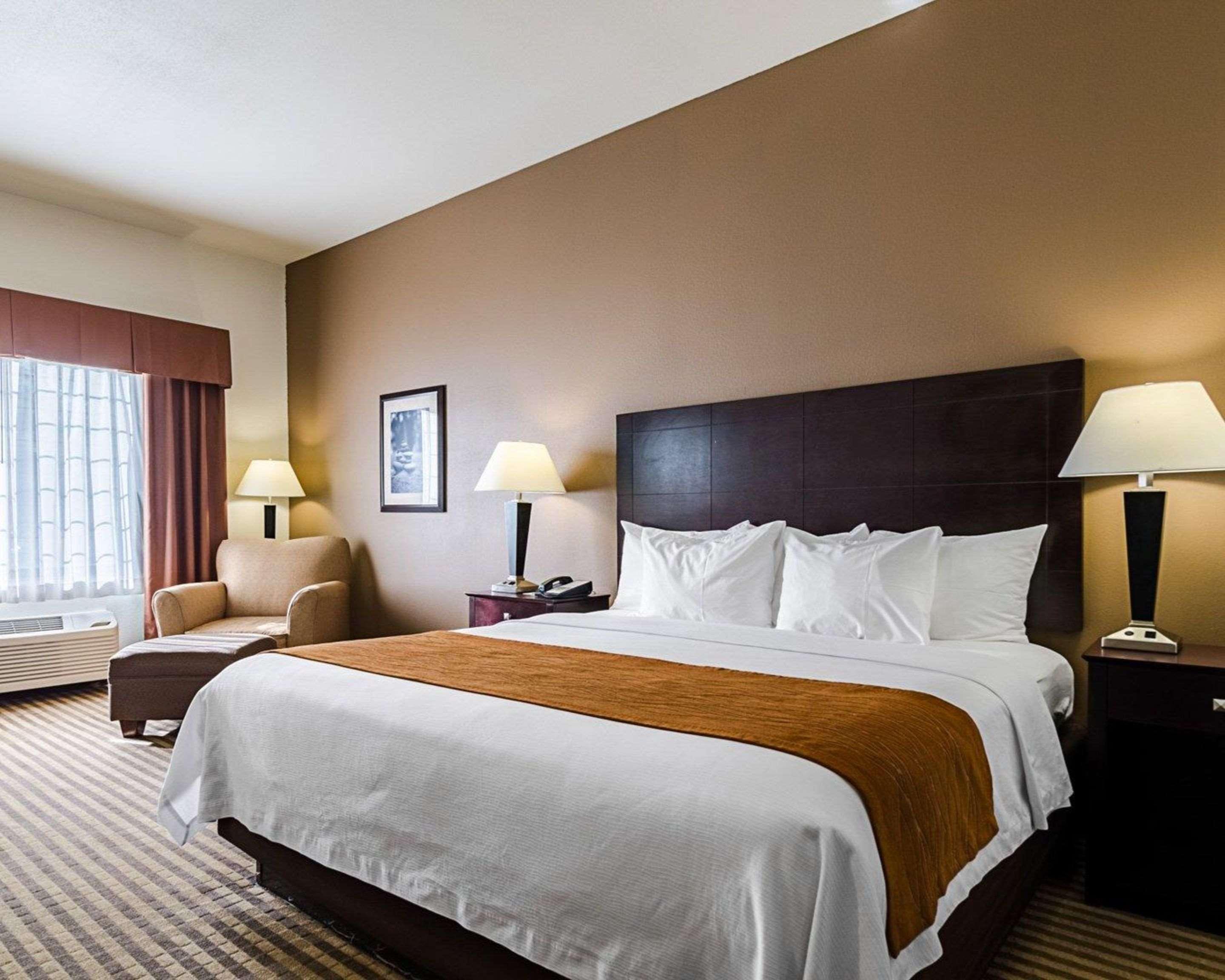 Comfort Inn & Suites Lawrence - University Area Bagian luar foto