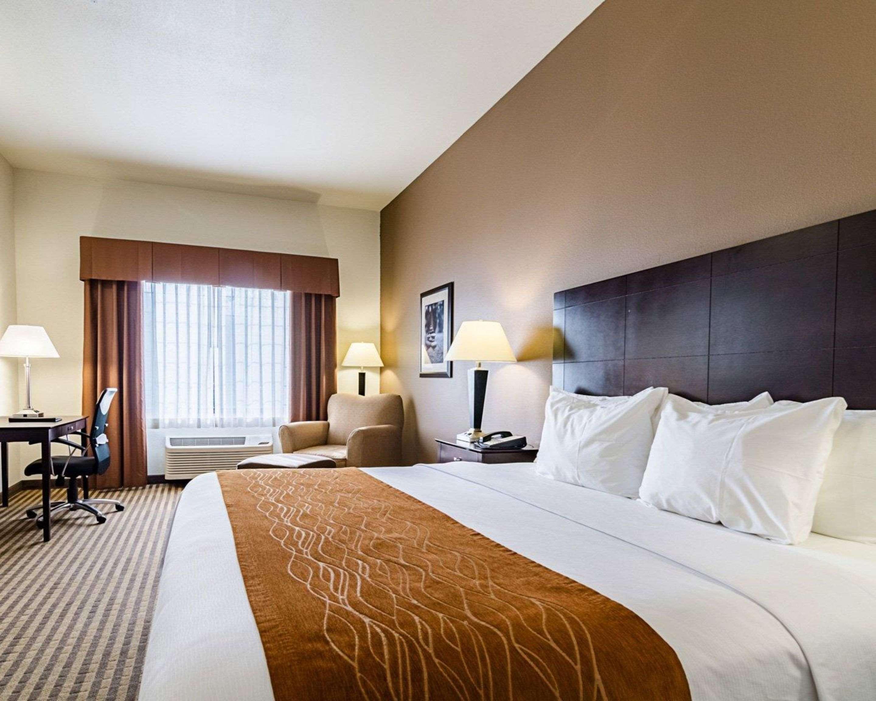 Comfort Inn & Suites Lawrence - University Area Bagian luar foto