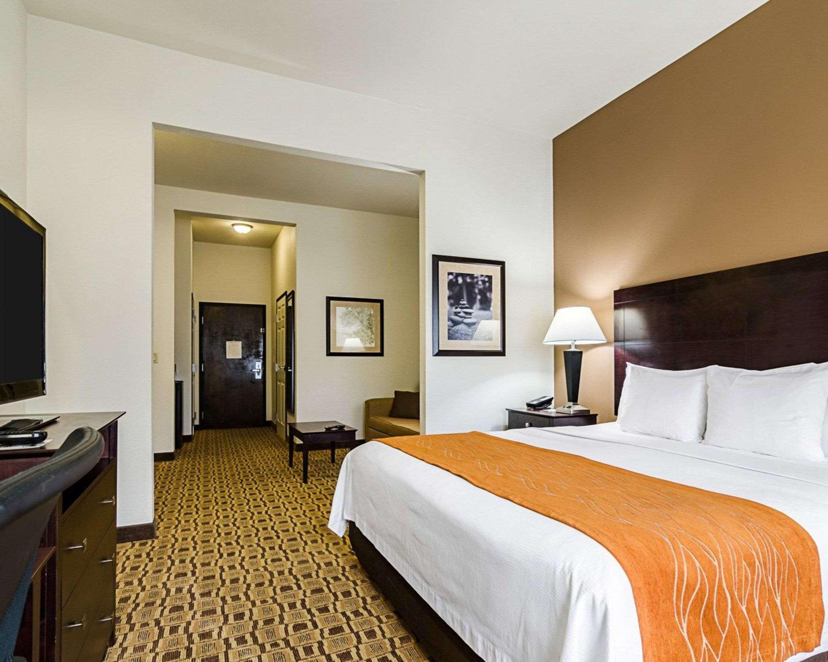 Comfort Inn & Suites Lawrence - University Area Bagian luar foto