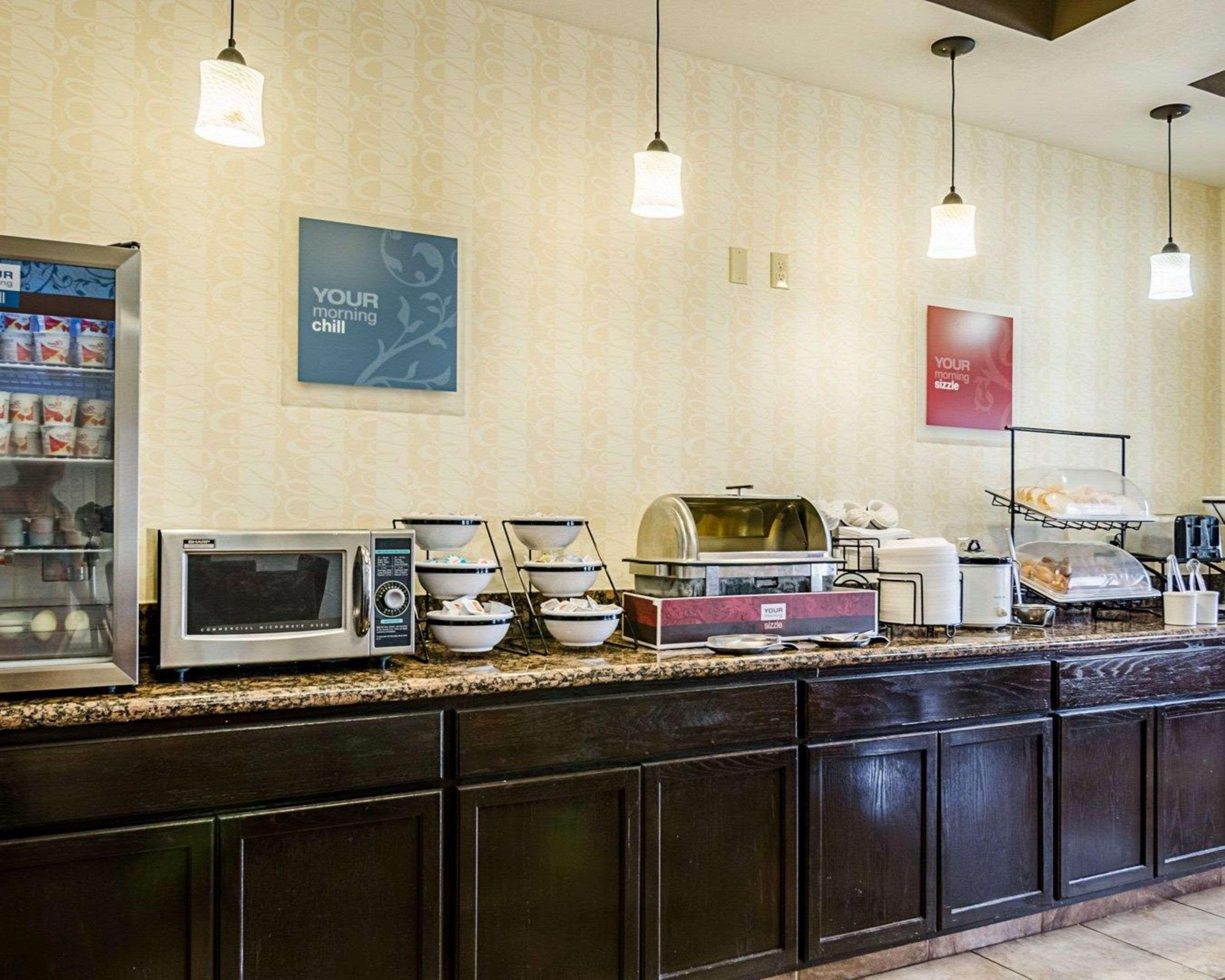 Comfort Inn & Suites Lawrence - University Area Bagian luar foto