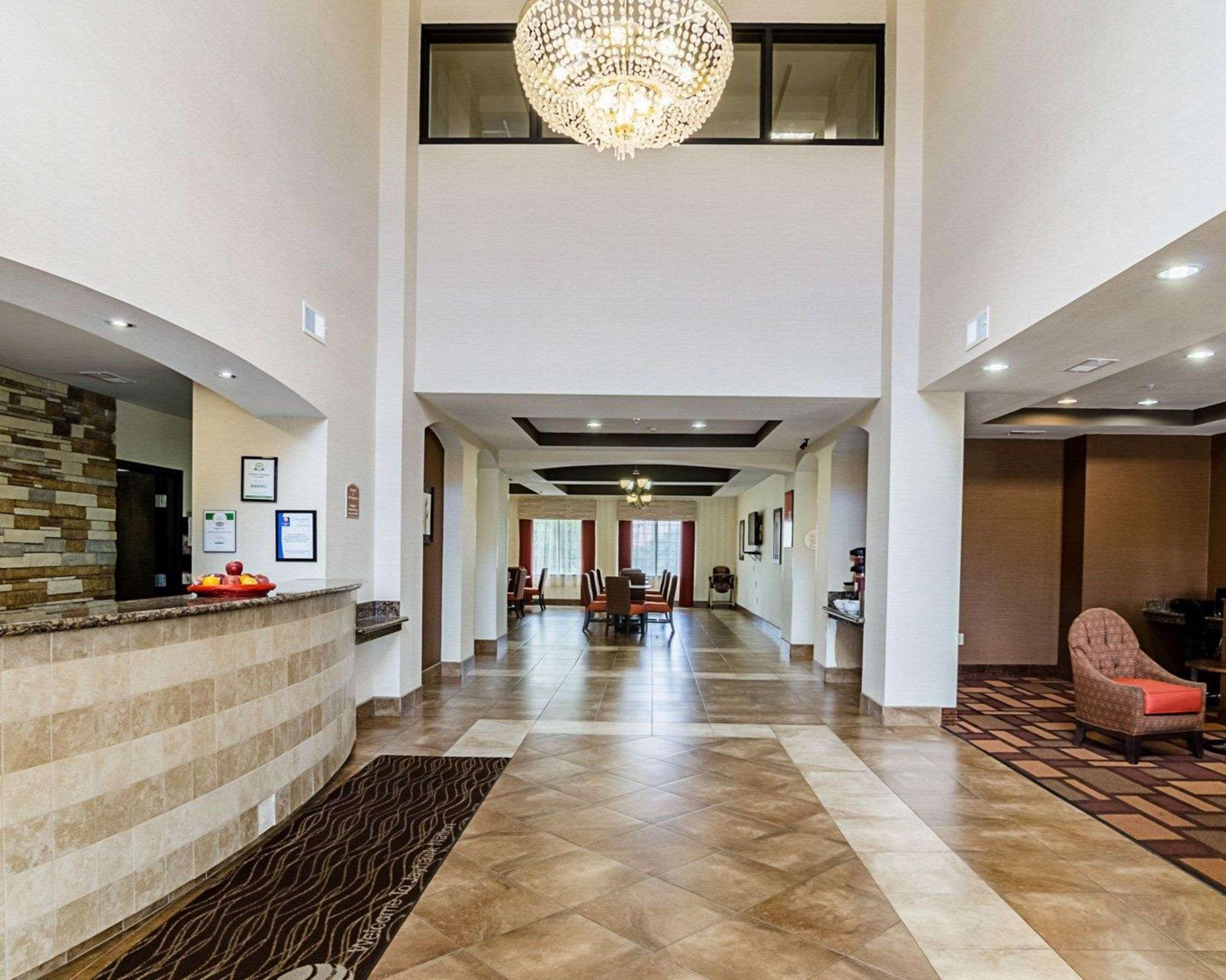 Comfort Inn & Suites Lawrence - University Area Bagian luar foto