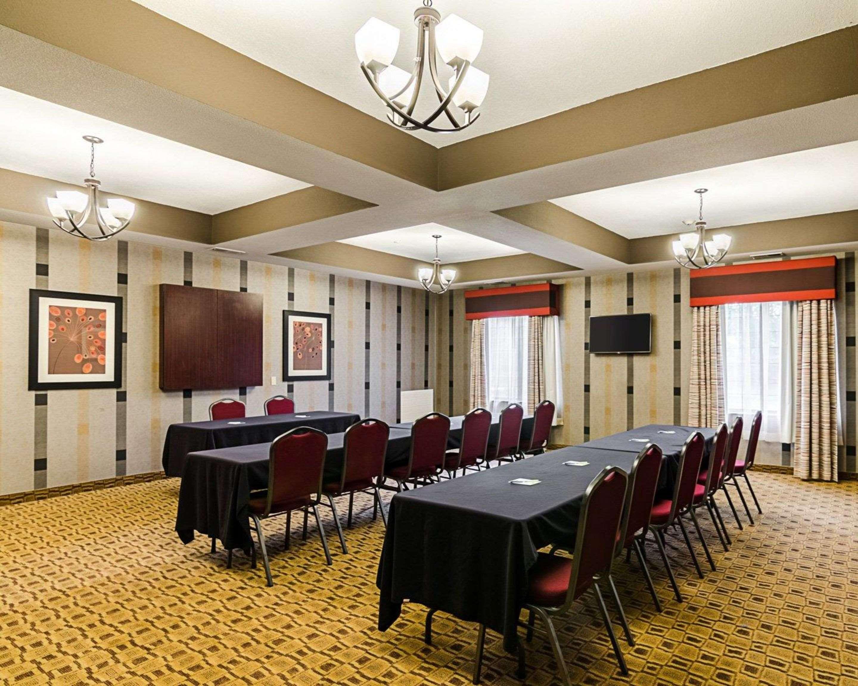 Comfort Inn & Suites Lawrence - University Area Bagian luar foto