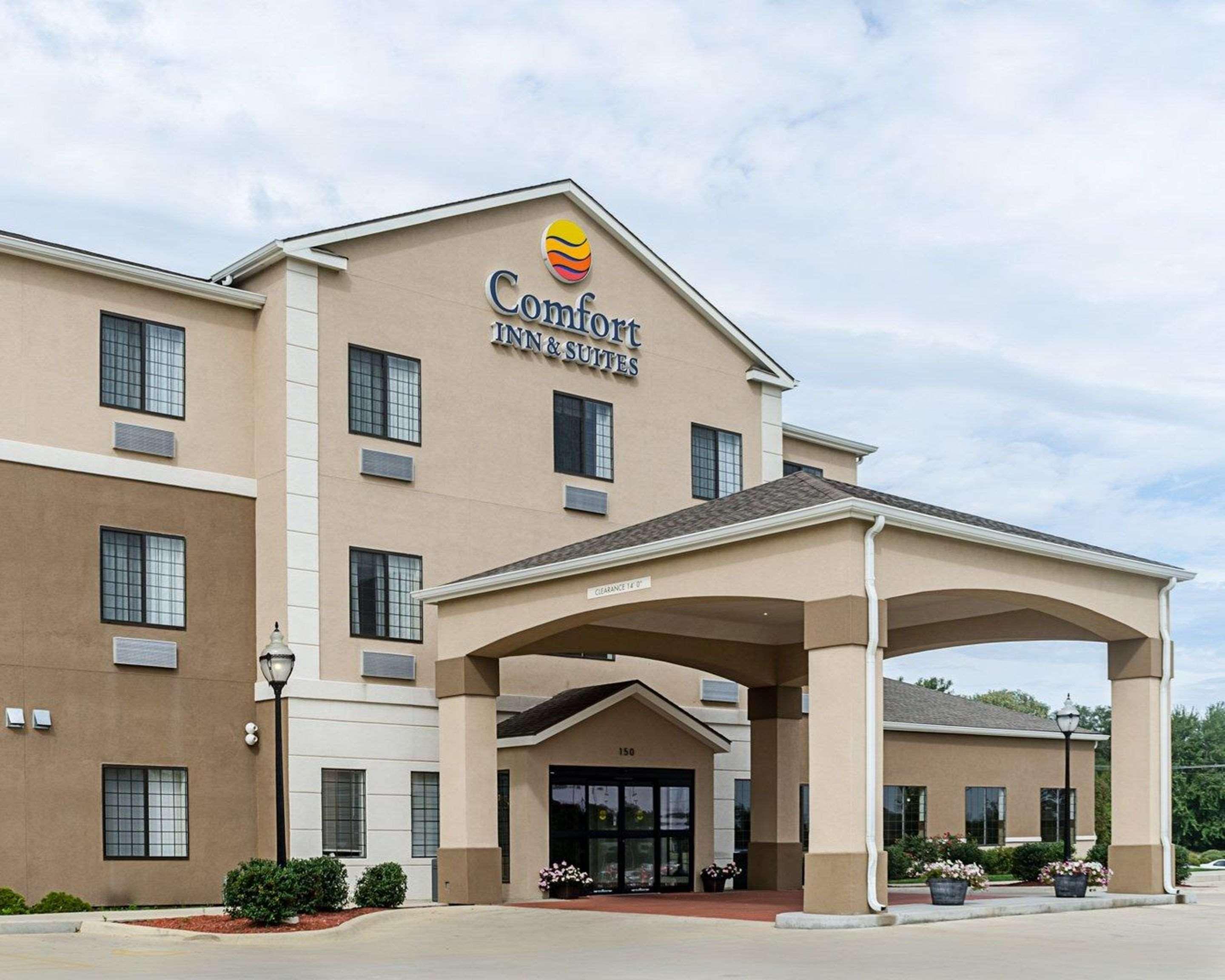 Comfort Inn & Suites Lawrence - University Area Bagian luar foto