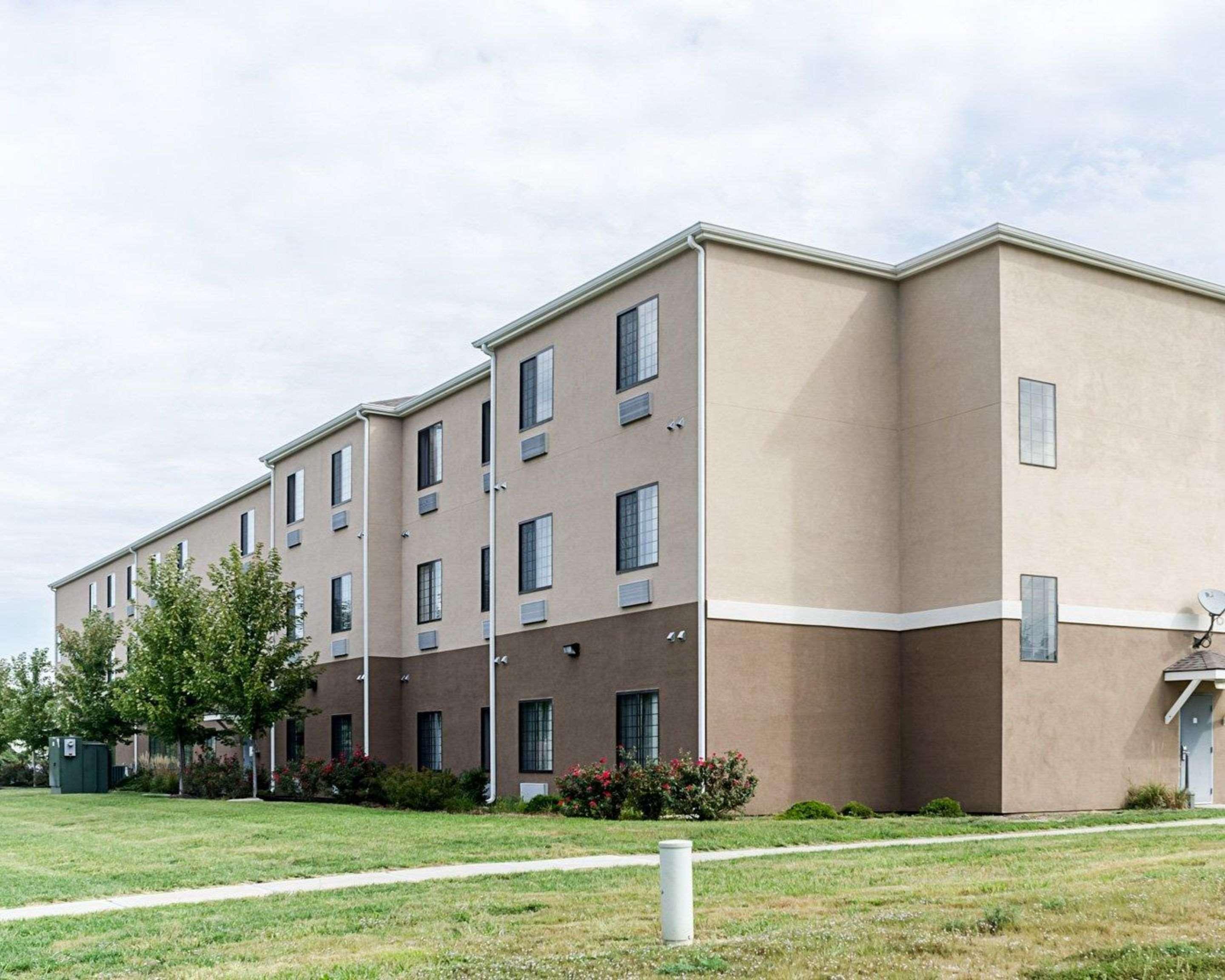 Comfort Inn & Suites Lawrence - University Area Bagian luar foto