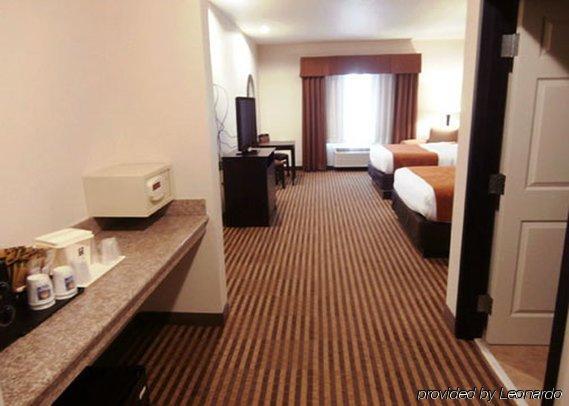 Comfort Inn & Suites Lawrence - University Area Bagian luar foto