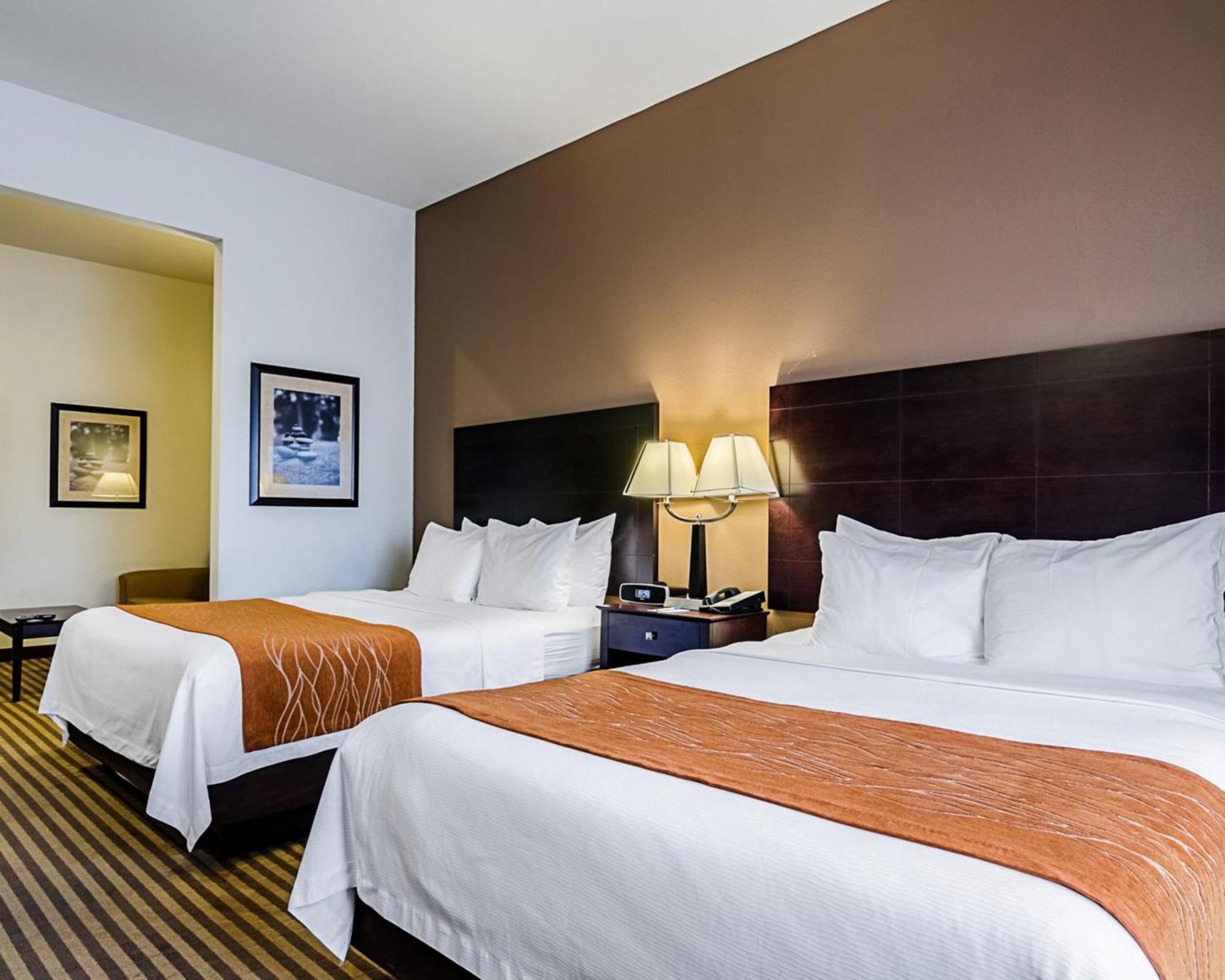 Comfort Inn & Suites Lawrence - University Area Bagian luar foto