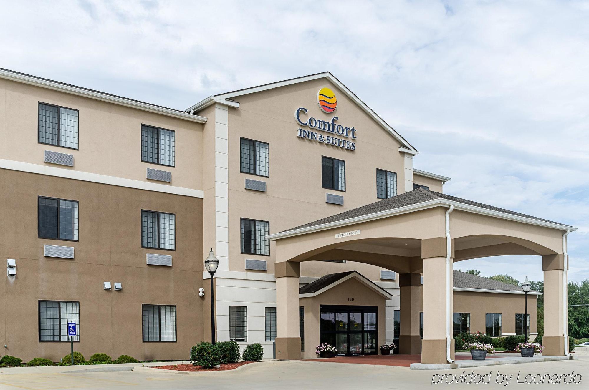 Comfort Inn & Suites Lawrence - University Area Bagian luar foto