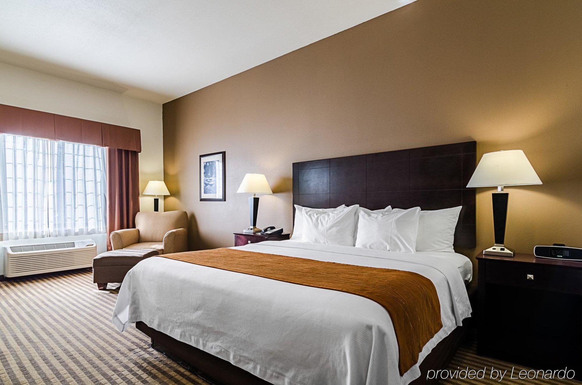 Comfort Inn & Suites Lawrence - University Area Bagian luar foto