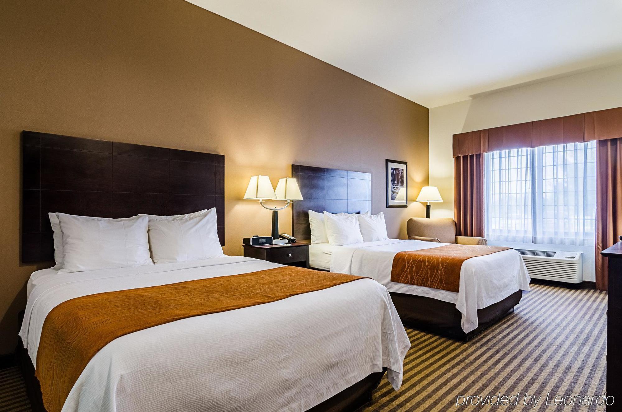 Comfort Inn & Suites Lawrence - University Area Bagian luar foto