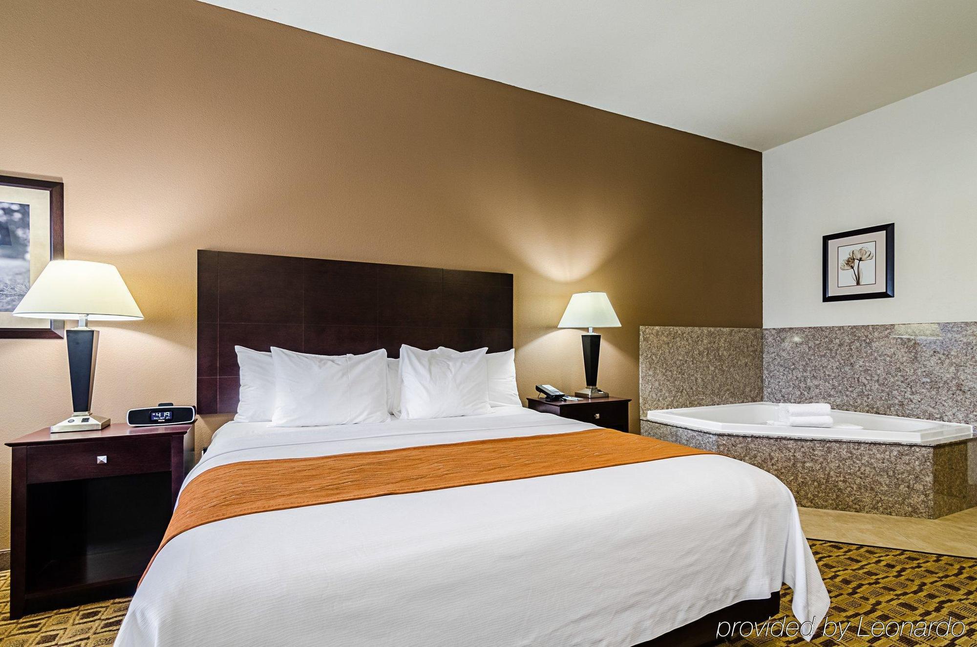 Comfort Inn & Suites Lawrence - University Area Bagian luar foto