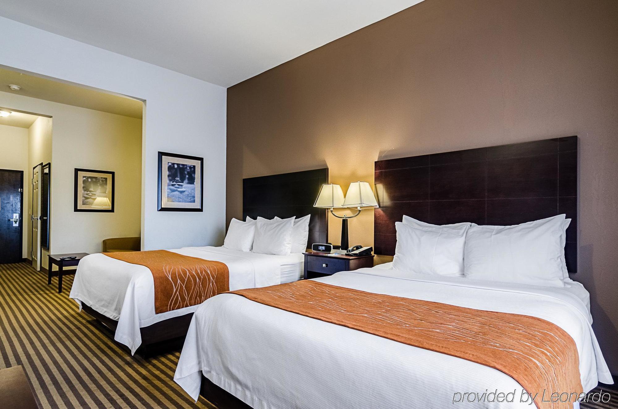 Comfort Inn & Suites Lawrence - University Area Bagian luar foto