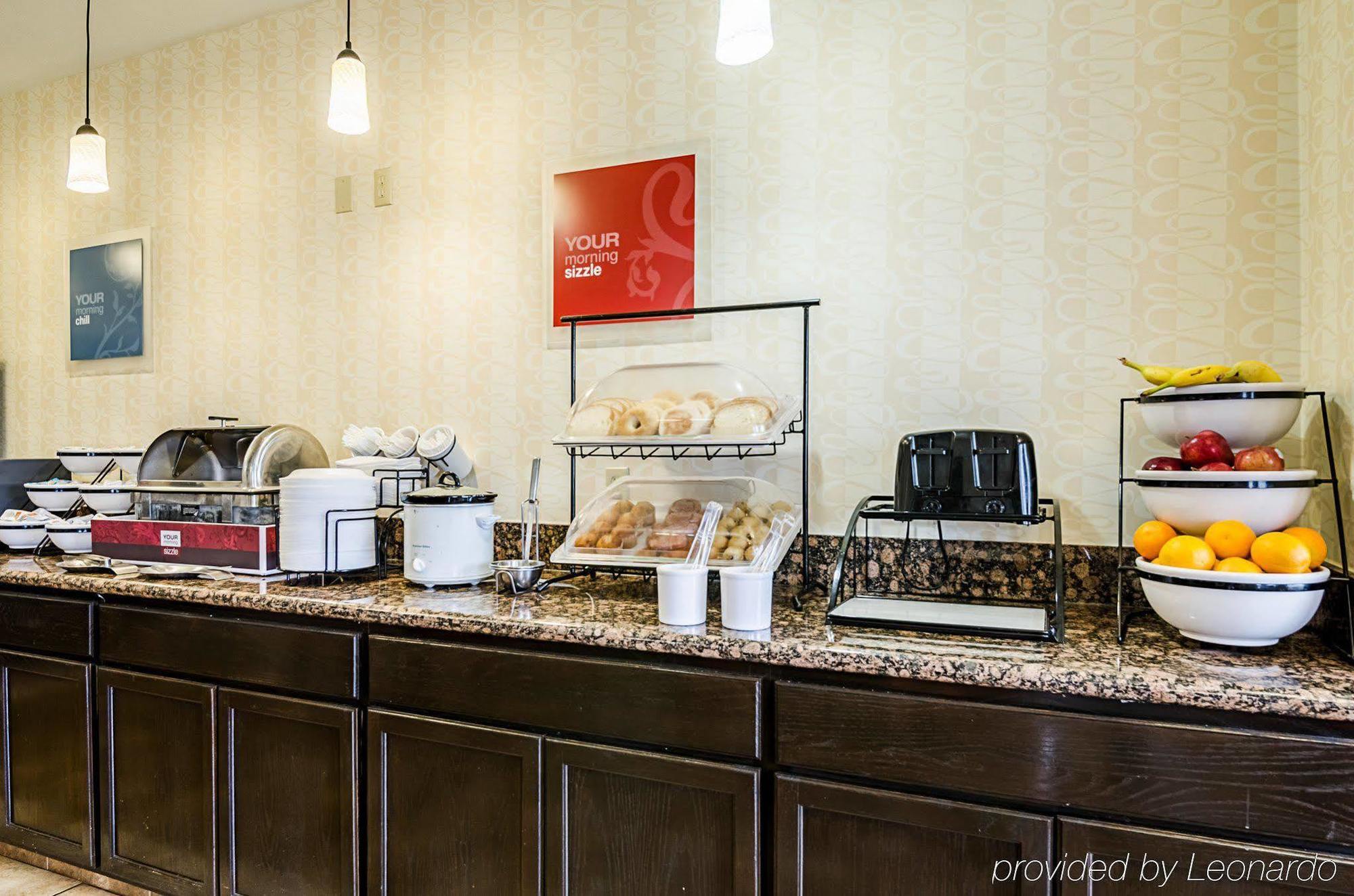 Comfort Inn & Suites Lawrence - University Area Bagian luar foto