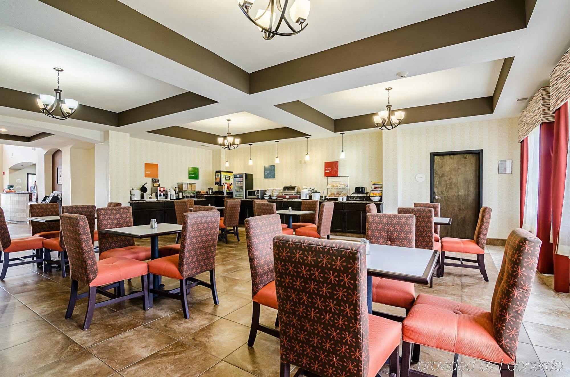 Comfort Inn & Suites Lawrence - University Area Bagian luar foto