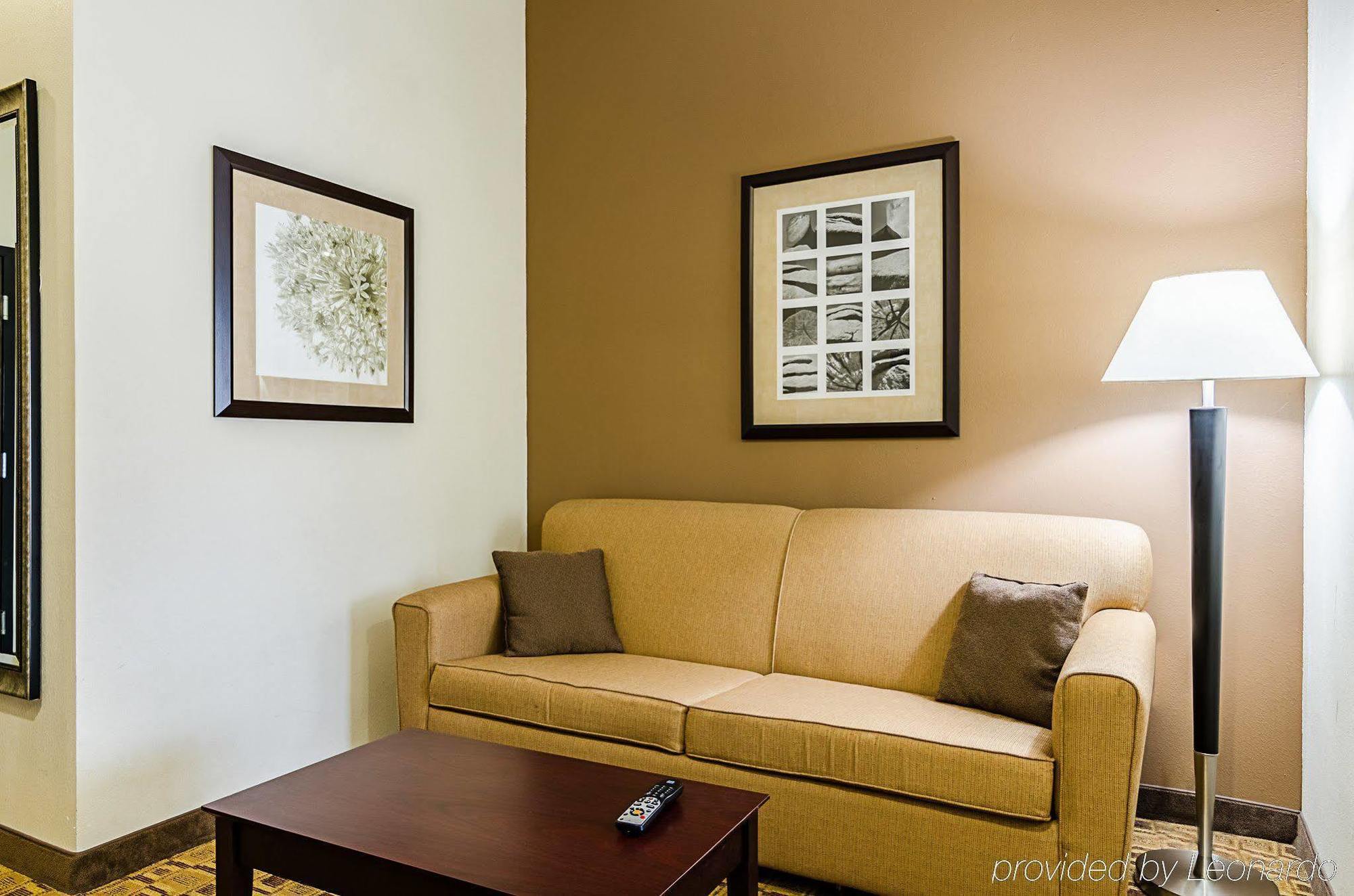 Comfort Inn & Suites Lawrence - University Area Bagian luar foto
