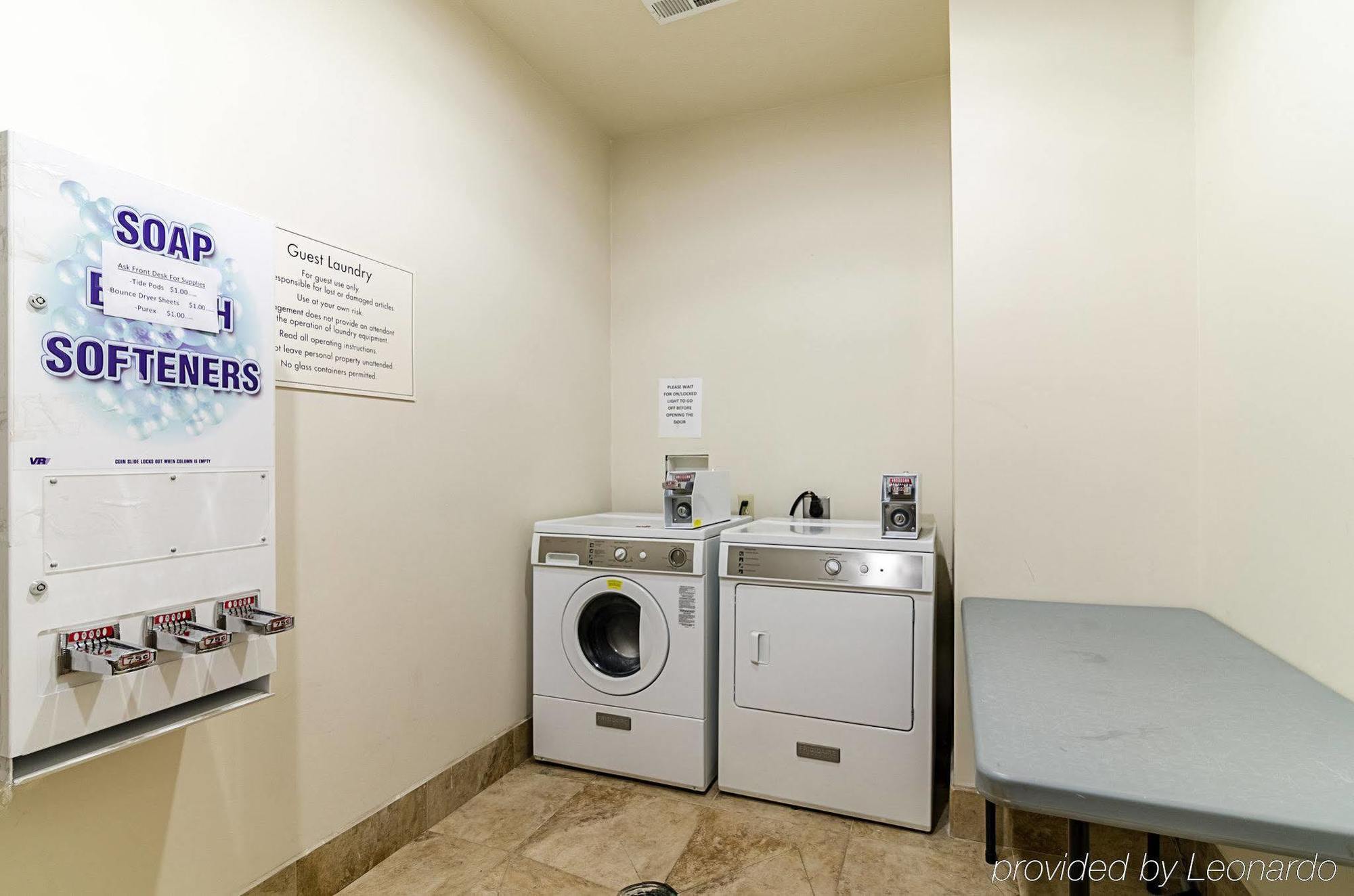 Comfort Inn & Suites Lawrence - University Area Bagian luar foto